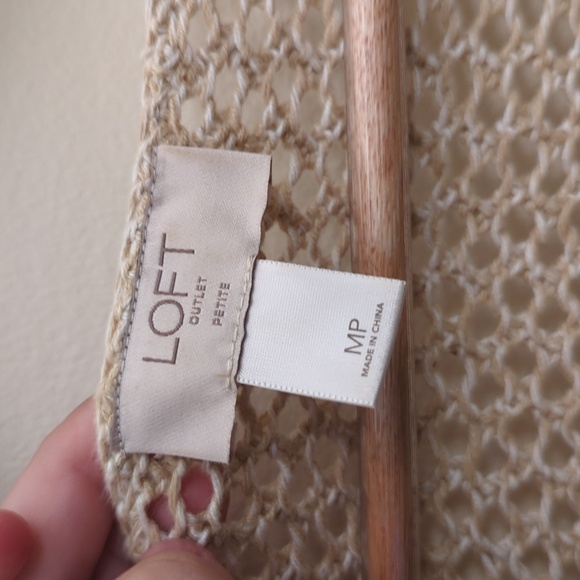 LOFT Women's Knitted Cream Sweater - Picture 3 of 5